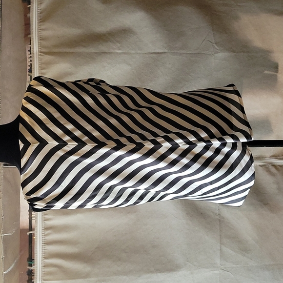 Sleeveless black and white stripped dress blouse - Picture 3 of 4